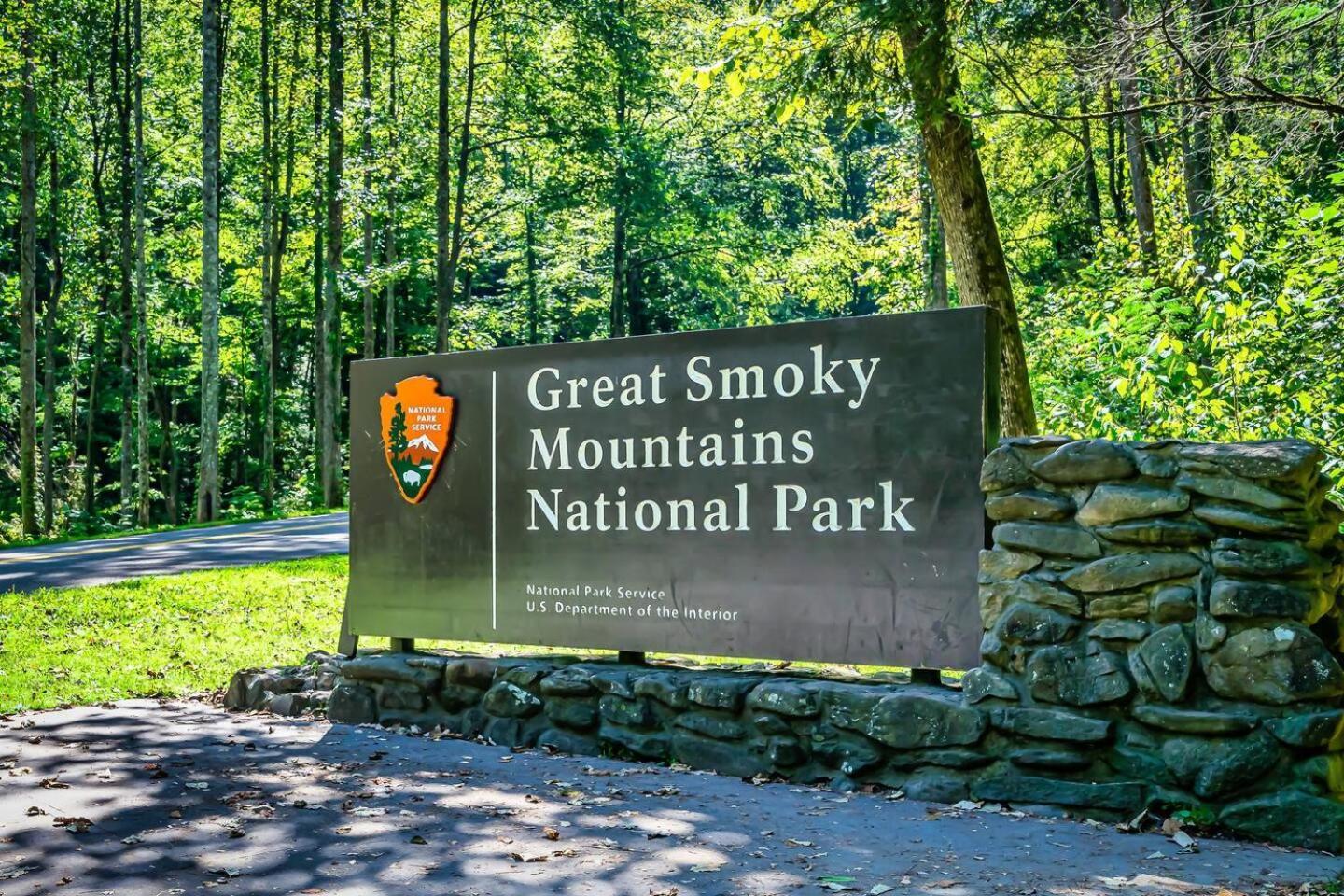5Br Smoky Cabin Hot Tub, Games, 1 Mi To Parkway Pigeon Forge Ngoại thất bức ảnh